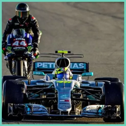 Valentino Rossi giao lưu với Lewis Hamilton hồi cuối năm 2020
