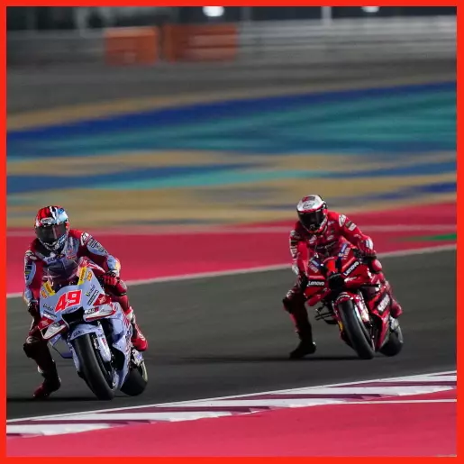Ảnh: Francesco Bagnaia và Fabio Di Giannantonio đua chính MotoGP Qatar 2023