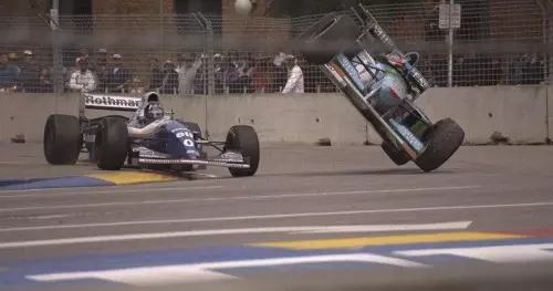 Ảnh: Tình huống tai nạn của Michael Schumacher (phải) và Damon Hill ở GP Úc 1994