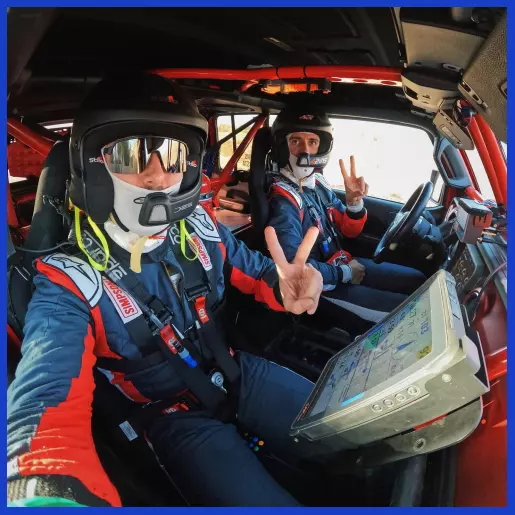Ảnh: Alex Rins (phải) tham gia giải Rally ở Marocco