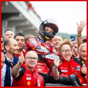 Ảnh: Francesco Bagnaia ăn mừng chiến thắng chặng đua MotoGP Đức 2024