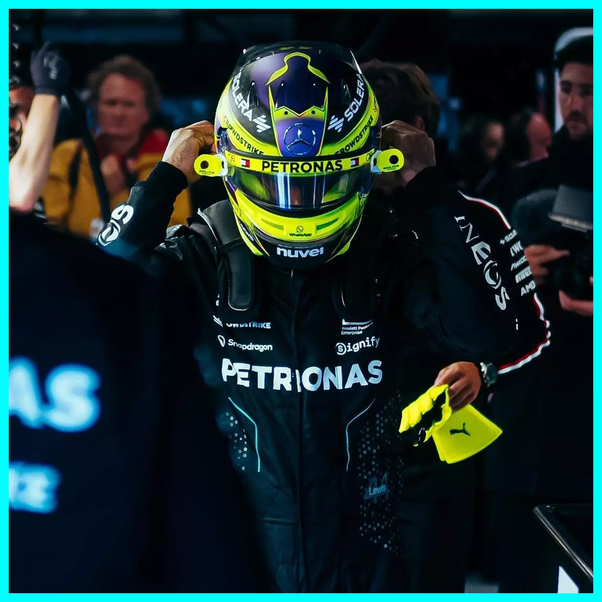 Lewis Hamilton bị phạt bậc xuất phát vì cản đường Sergio Perez ở phân hạng GP Hà Lan 2024