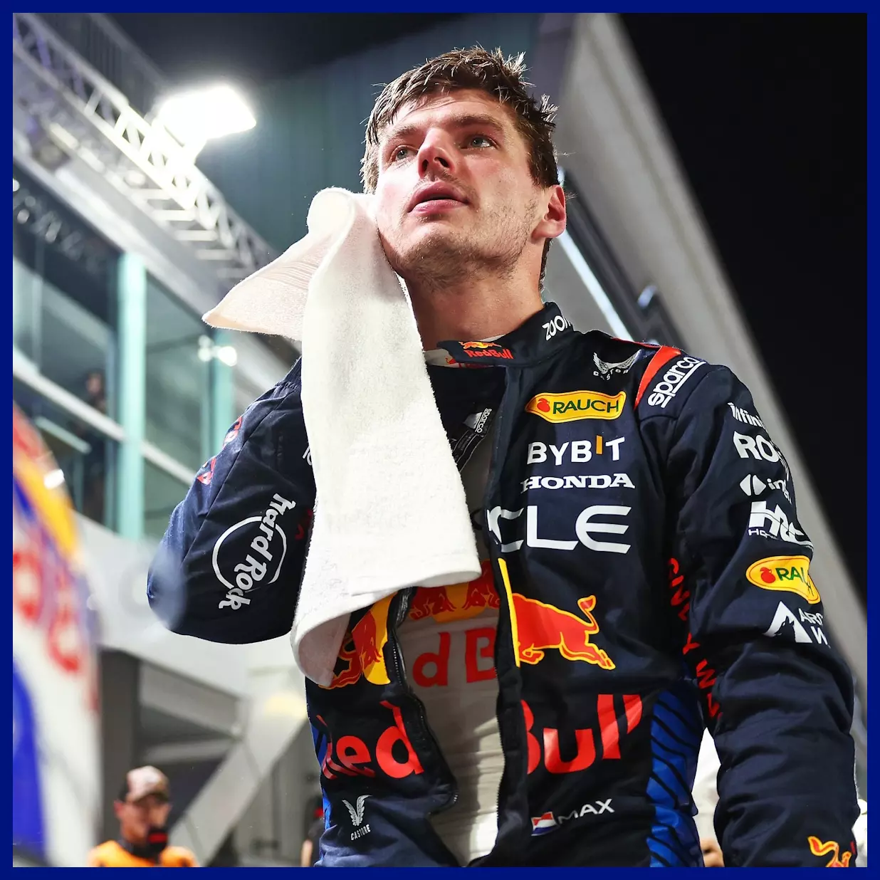 Max Verstappen bị phạt lỗi nói tục trong buổi họp báo GP Singapore 2024, Lewis Hamilton xúi không thực hiện án phạt