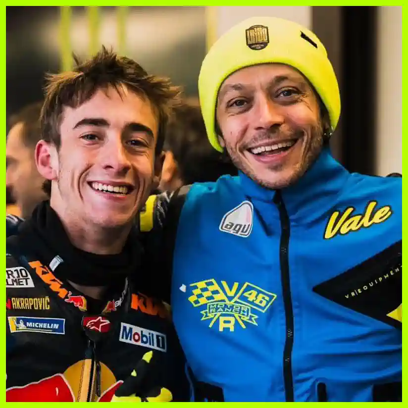 Pedro Acosta và Valentino Rossi ở giải đua 100km dei Campioni