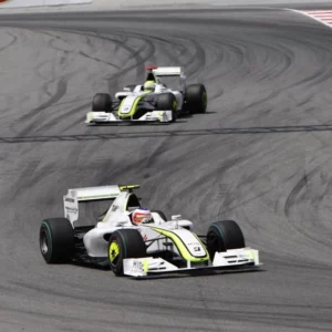 Sắp đấu giá chiếc xe Brawn GP mà tòa án yêu cầu Mercedes giao cho Jenson Button