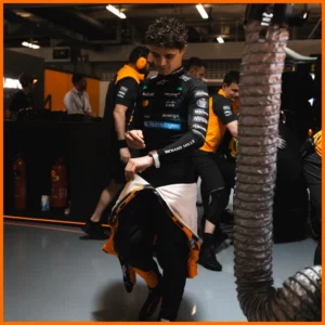 Lando Norris nói gió mạnh khiến cho chiếc xe Mclaren hoạt động khó khăn ở trường đua Thượng Hải