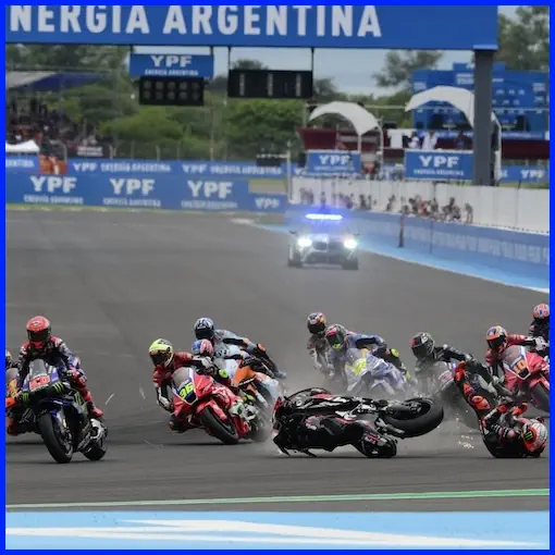 Tình huống va chạm của Fabio Quartararo và Marco Bezzecchi ở MotoGP Argentina 2025