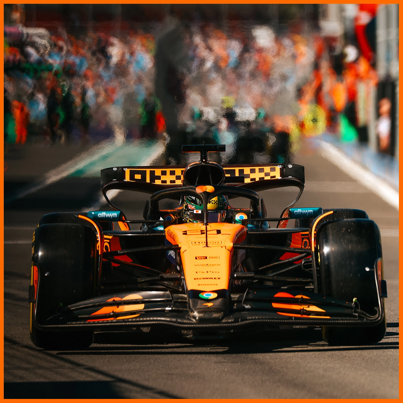 Oscar Piastri đội đua Mclaren ở chặng đua xe GP Úc 2025